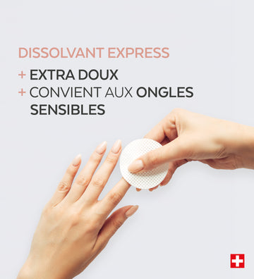 Dissolvant extra doux Poderm appliqué au coton sur les ongles