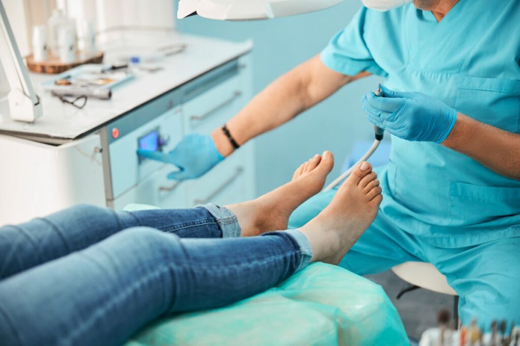 Fußpflege beim Podologen: Wie läuft das ab?